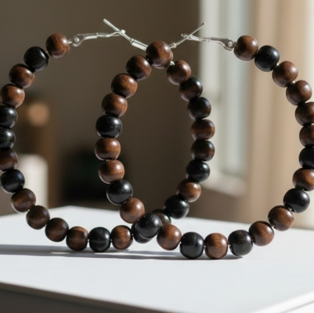 Large, lightweight wooden hoop earrings with brown and black wooden beads. 8 cm - Picture 2 of 7